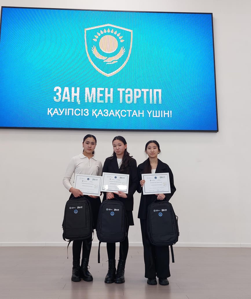 "Қаржы сақшы" компьютерлік ойынының жеңімпазы 11-сынып оқушысы Қалиқан Ақмарал. Құттықтаймыз!